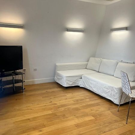 One Bedroom Apartment In Holborn Londra Exterior foto