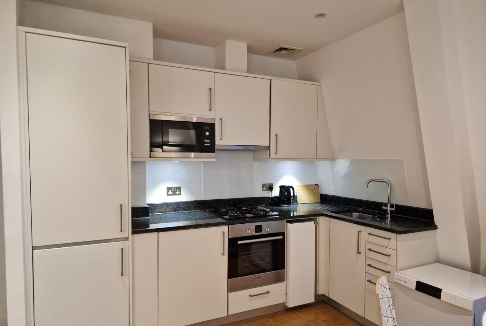 One Bedroom Apartment In Holborn Londra Exterior foto