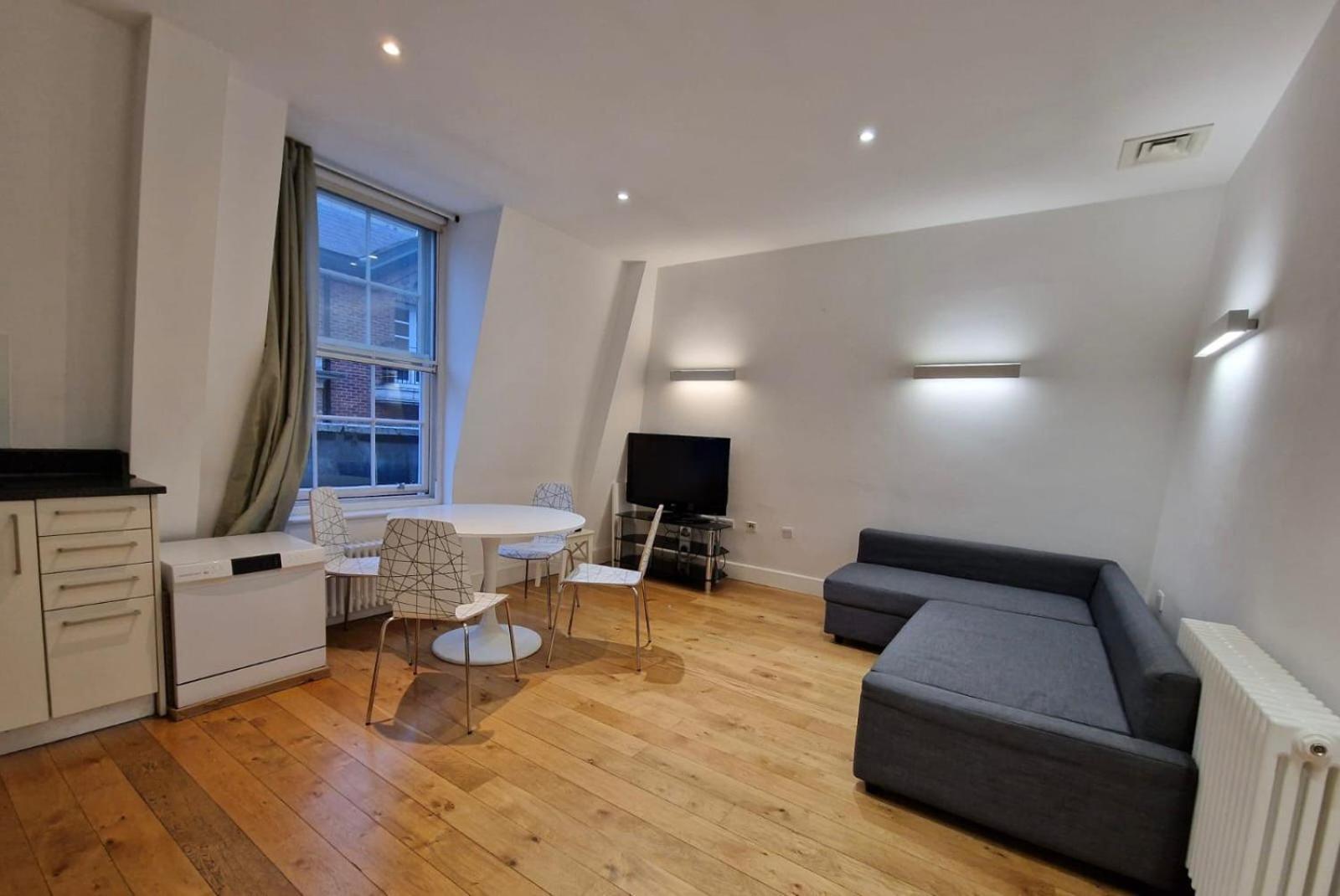 One Bedroom Apartment In Holborn Londra Exterior foto